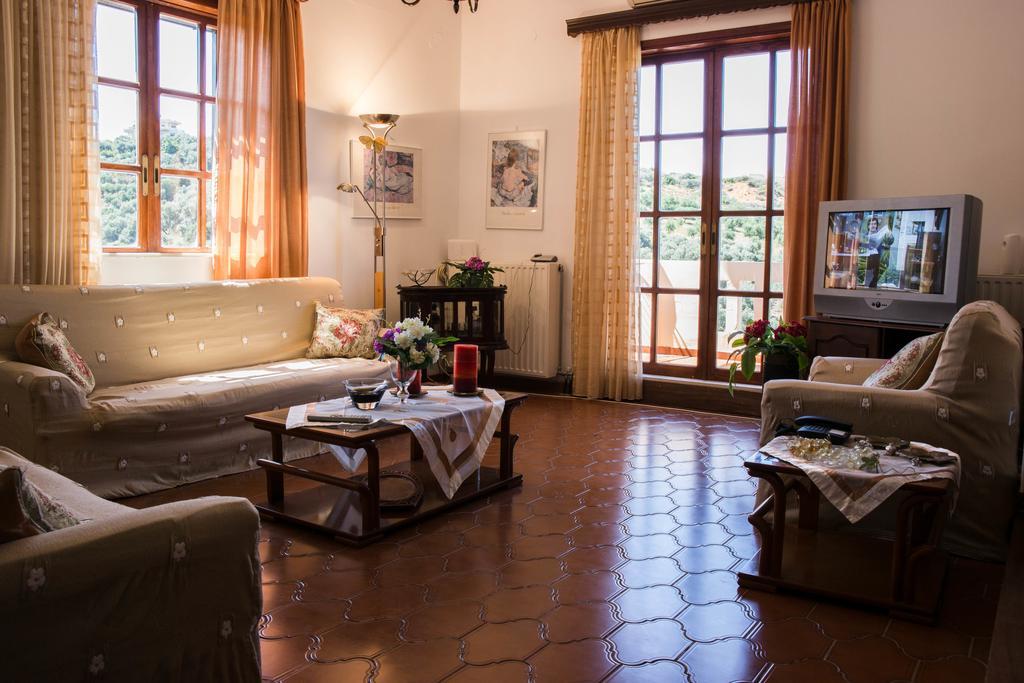 Alexandra Villa 斯塔罗斯 外观 照片