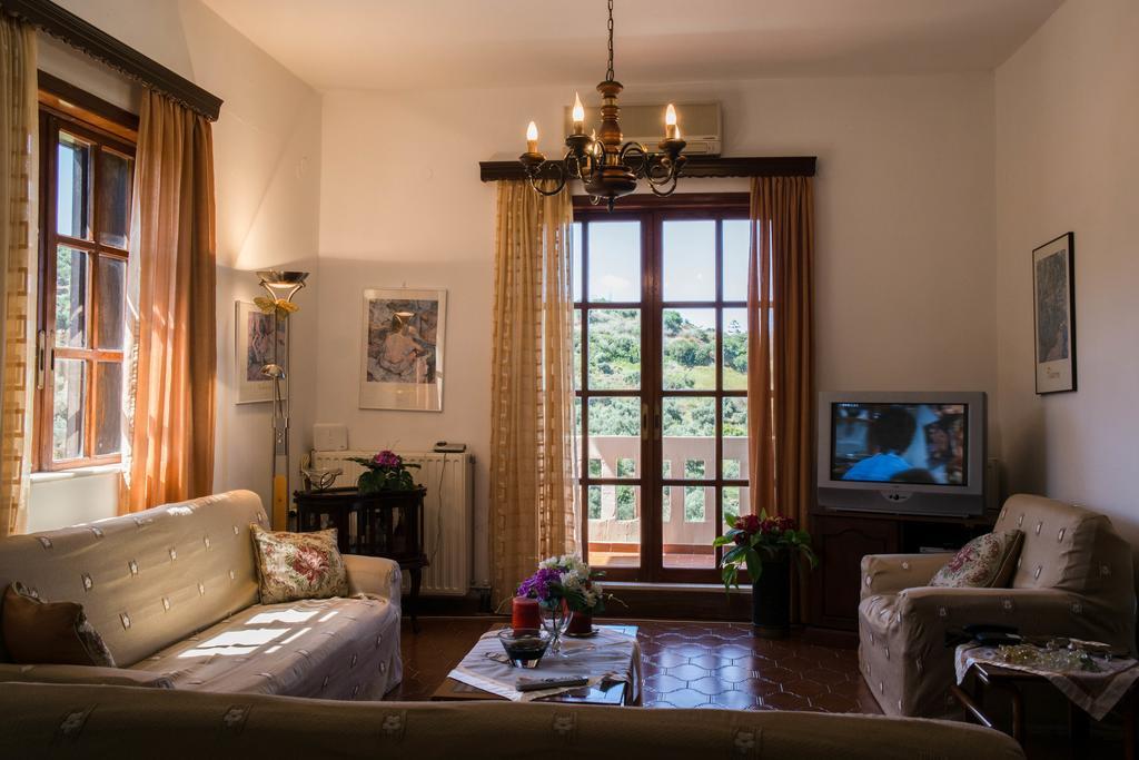 Alexandra Villa 斯塔罗斯 外观 照片